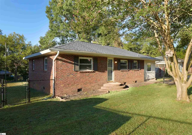 Photo 2 of Single family home for sale at 112 Lynn St, Greer, SC 29651 | MLS# 1606057 | Listing updated on 2026-10-10