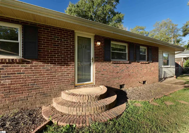 Photo 3 of Single family home for sale at 112 Lynn St, Greer, SC 29651 | MLS# 1606057 | Listing updated on 2026-10-10