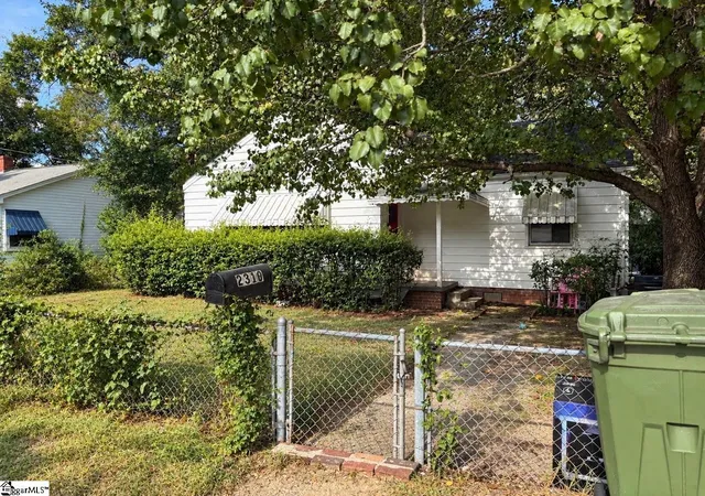 Photo 1 of Single family home for sale at 2319 Westview Dr, Cayce, SC 29033 | MLS# 1602652 | Listing updated on 2026-09-08