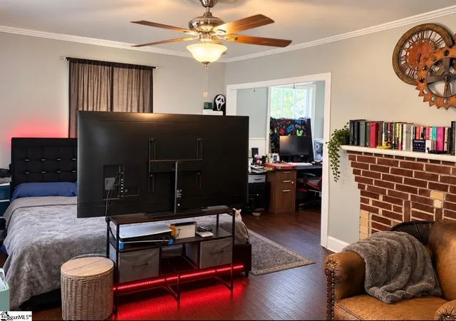 Photo 3 of Single family home for sale at 2319 Westview Dr, Cayce, SC 29033 | MLS# 1602652 | Listing updated on 2026-10-18