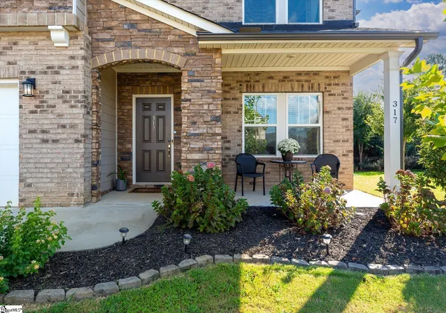 Photo 3 of Single family home for sale at 317 Lindstrom Ct, Simpsonville, SC 29680 | MLS# 1604304 | Listing updated on 2026-09-21