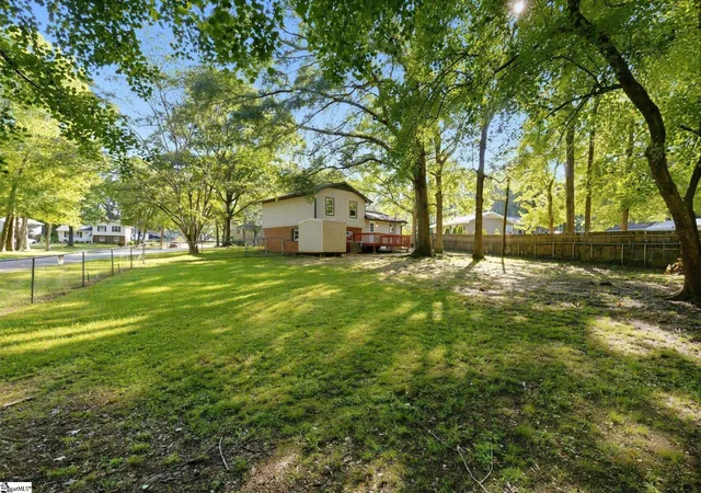 Photo 3 of Single family home for sale at 202 Vinewood Ct, Simpsonville, SC 29680 | MLS# 1602691 | Listing updated on 2026-09-02