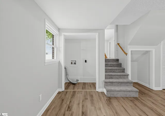 Photo 3 of Single family home for sale at 202 Vinewood Ct, Simpsonville, SC 29680 | MLS# 1602691 | Listing updated on 2026-09-02