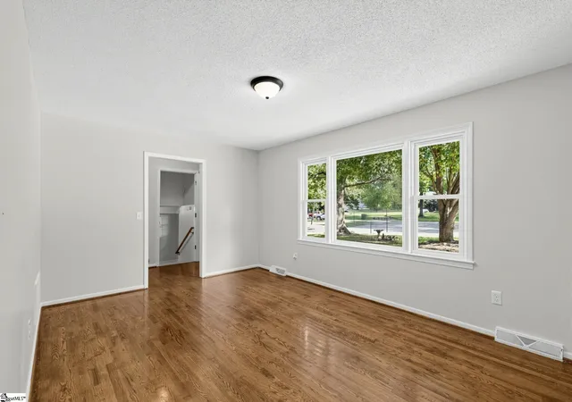 Photo 4 of Single family home for sale at 202 Vinewood Ct, Simpsonville, SC 29680 | MLS# 1602691 | Listing updated on 2026-09-02