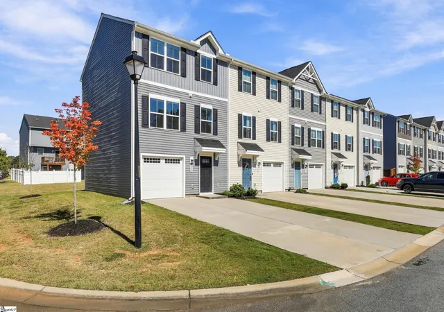 Photo 2 of Townhouse for sale at 228 Maple Frg Trl, Greenville, SC 29617 | MLS# 1603643 | Listing updated on 2026-10-17