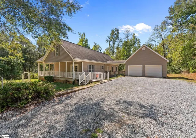 Photo 2 of Sale Pending at 2538 Downalong Dr, Anderson, SC 29621 | MLS# 1606069 | Listing updated on 2026-10-12