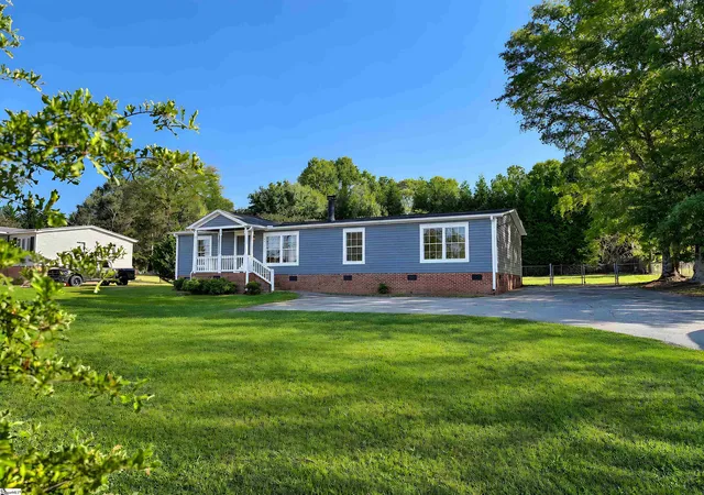 Photo 2 of Manufactured home for sale at 2015 Ballenger Rd, Wellford, SC 29385 | MLS# 1606436 | Listing updated on 2026-10-12