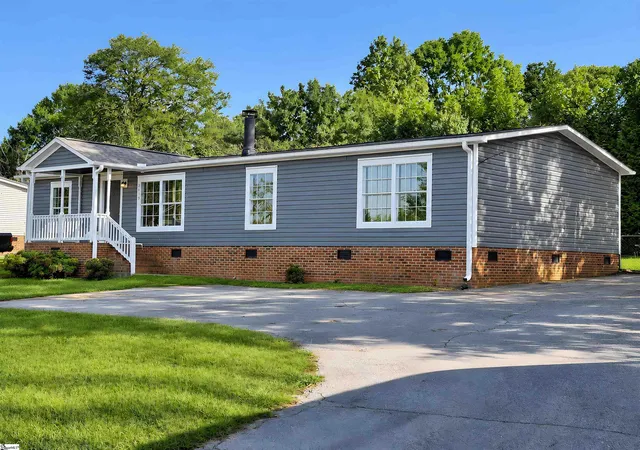 Photo 3 of Manufactured home for sale at 2015 Ballenger Rd, Wellford, SC 29385 | MLS# 1606436 | Listing updated on 2026-10-12