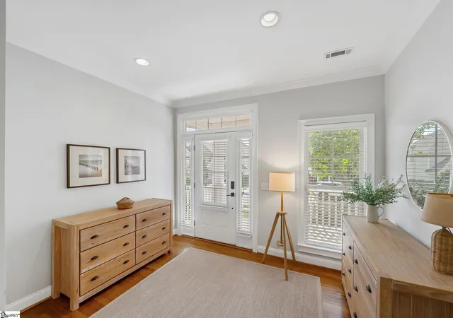 Photo 3 of Single family home for sale at 8 Firnstone Ct, Greenville, SC 29607 | MLS# 1602684 | Listing updated on 2026-09-02