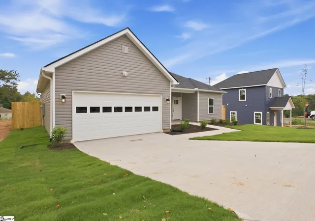 Photo 3 of Single family home for sale at 102 9th Street, Greenville, SC 29611 | MLS# 1603896 | Listing updated on 2026-09-17