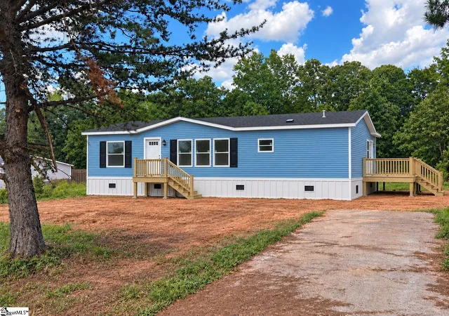Photo 1 of Manufactured home for sale at 106 Carson Crk Dr, Piedmont, SC 29673 | MLS# 1605046 | Listing updated on 2026-10-16