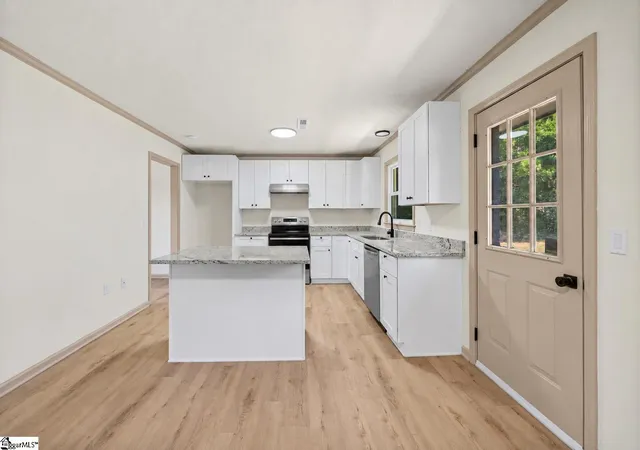 Photo 3 of Single family home for sale at 2409 Villa Ct, Anderson, SC 29621 | MLS# 1602930 | Listing updated on 2026-10-12