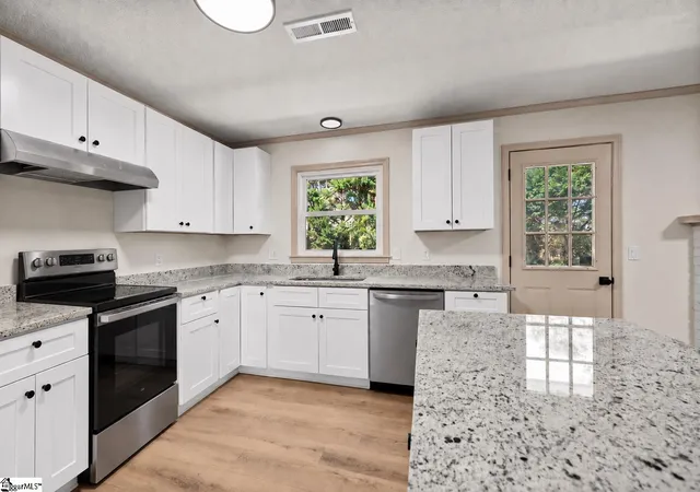 Photo 4 of Single family home for sale at 2409 Villa Ct, Anderson, SC 29621 | MLS# 1602930 | Listing updated on 2026-10-12