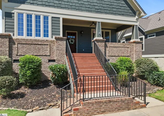 Photo 3 of Single family home for sale at 6 Worthington Ct, Simpsonville, SC 29681 | MLS# 1604214 | Listing updated on 2026-09-25