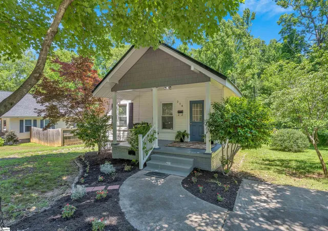Photo 1 of Single family home for sale at 214 Beattie St, Simpsonville, SC 29681 | MLS# 1602568 | Listing updated on 2026-10-07