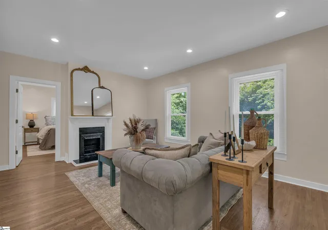 Photo 3 of Single family home for sale at 214 Beattie St, Simpsonville, SC 29681 | MLS# 1602568 | Listing updated on 2026-10-07