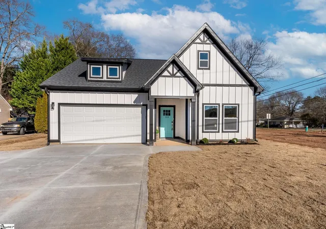 Photo 1 of Single family home for sale at 104 Garrett St, Fountain Inn, SC 29644 | MLS# 1603678 | Listing updated on 2026-09-12