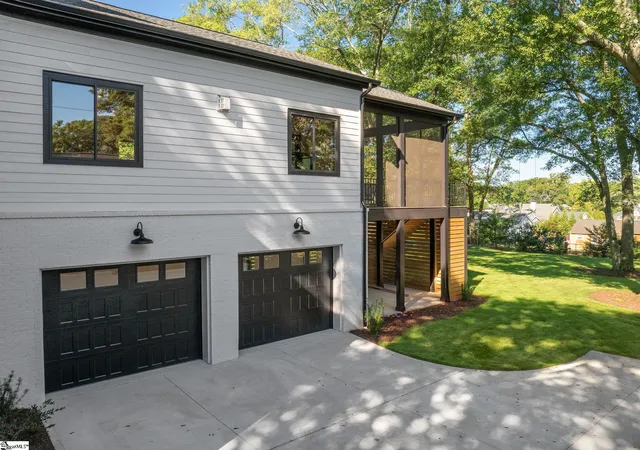 Photo 4 of Single family home for sale at 38 Rockwood Dr, Greenville, SC 29605 | MLS# 1603757 | Listing updated on 2026-09-16