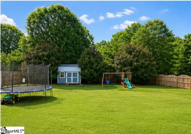 Photo 3 of Single family home for sale at 15 Camrose Dr, Greer, SC 29651 | MLS# 1602988 | Listing updated on 2026-09-10