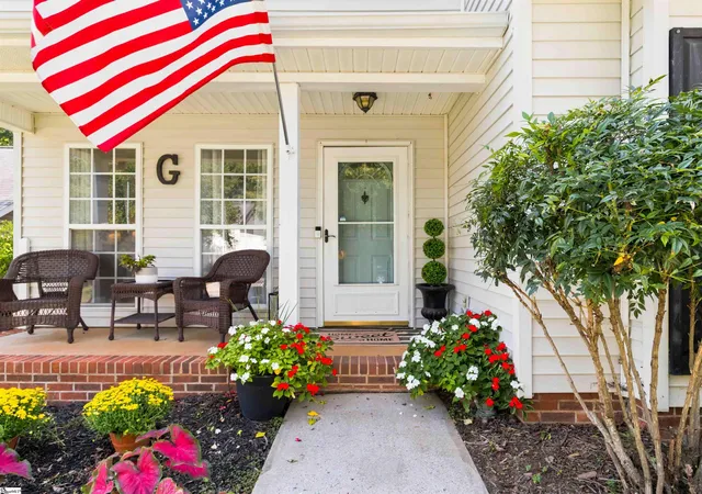 Photo 2 of Single family home for sale at 118 Glen Willow Ct, Greer, SC 29650 | MLS# 1602794 | Listing updated on 2026-09-09