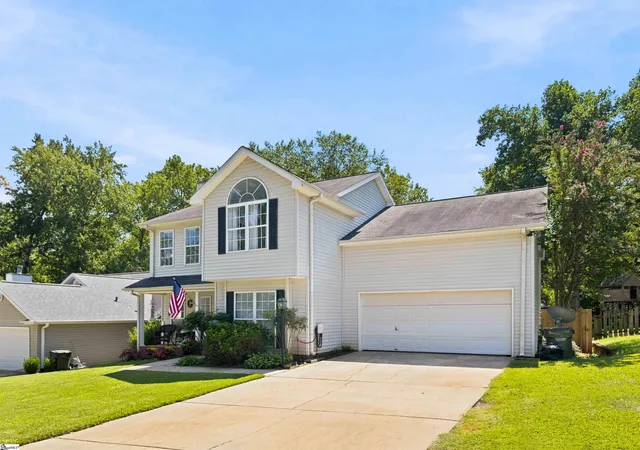 Photo 4 of Single family home for sale at 118 Glen Willow Ct, Greer, SC 29650 | MLS# 1602794 | Listing updated on 2026-09-09