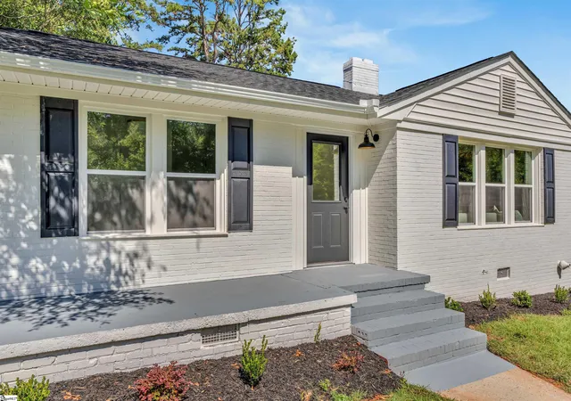 Photo 1 of Single family home for sale at 1 Cashmere Dr, Greenville, SC 29605 | MLS# 1605549 | Listing updated on 2026-10-15