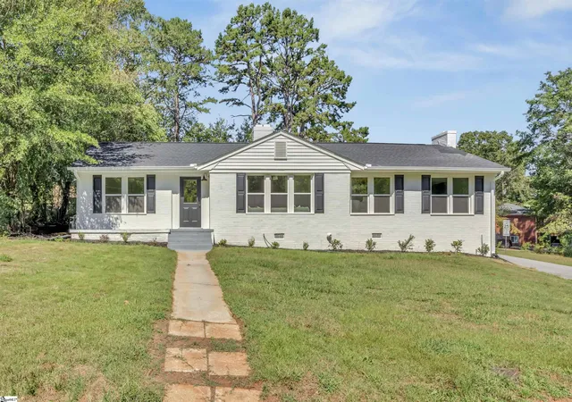 Photo 2 of Single family home for sale at 1 Cashmere Dr, Greenville, SC 29605 | MLS# 1605549 | Listing updated on 2026-10-15