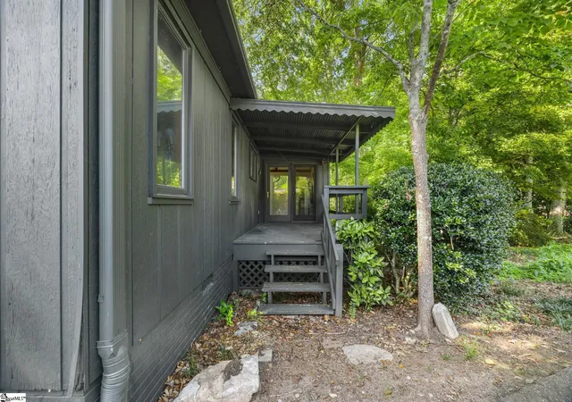 Photo 2 of Single family home for sale at 17 Ogden Dr, Greenville, SC 29617 | MLS# 1604197 | Listing updated on 2026-10-07