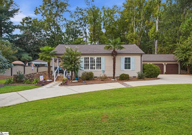 Photo 1 of Single family home for sale at 331 Batesville Rd, Simpsonville, SC 29681 | MLS# 1606107 | Listing updated on 2026-10-08