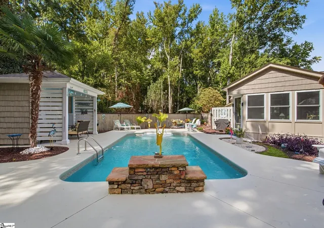 Photo 2 of Single family home for sale at 331 Batesville Rd, Simpsonville, SC 29681 | MLS# 1606107 | Listing updated on 2026-10-08