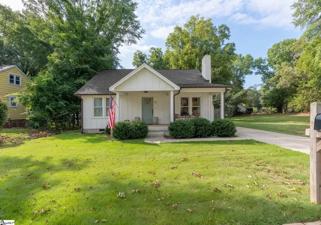 Photo 1 of Single family home for sale at 117 Monteith Cir, Greenville, SC 29605 | MLS# 1604729 | Listing updated on 2026-10-14