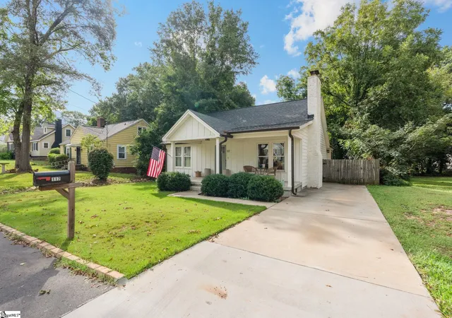 Photo 3 of Single family home for sale at 117 Monteith Cir, Greenville, SC 29605 | MLS# 1604729 | Listing updated on 2026-10-14