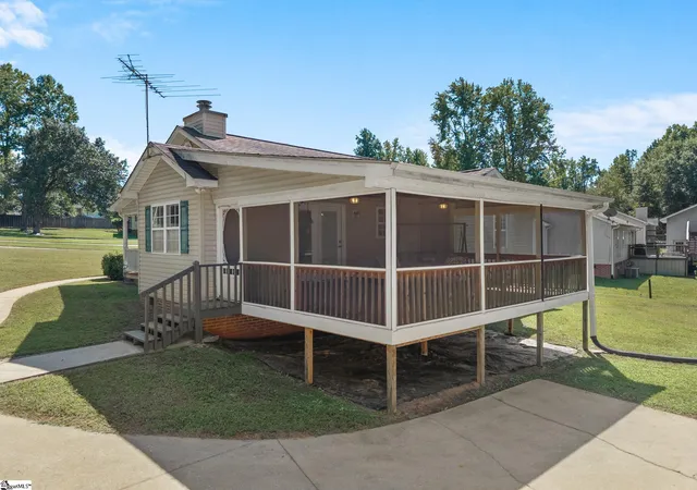 Photo 3 of Single family home for sale at 119 Mockingbird Ln, Easley, SC 29640 | MLS# 1605662 | Listing updated on 2026-10-26