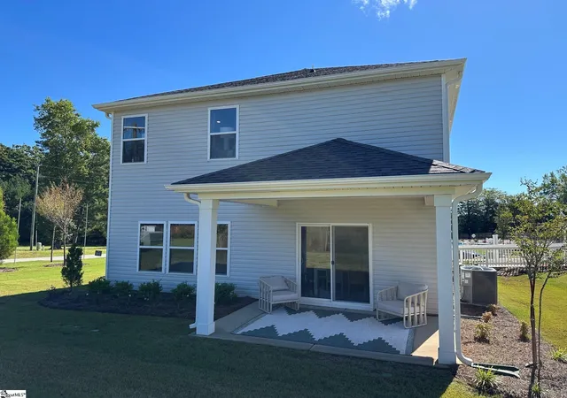 Photo 3 of Single family home for sale at 102 Gumwood Cir, Gaffney, SC 29341 | MLS# 1605016 | Listing updated on 2026-10-10