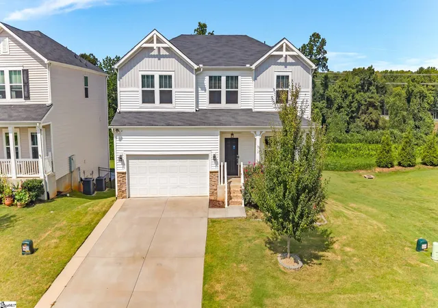 Photo 3 of Single family home for sale at 315 Pewter Cir, Simpsonville, SC 29680 | MLS# 1603257 | Listing updated on 2026-09-18