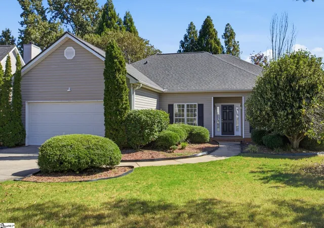 Photo 1 of Single family home for sale at 10 Coachwhip Ct, Simpsonville, SC 29680 | MLS# 1606038 | Listing updated on 2026-10-12