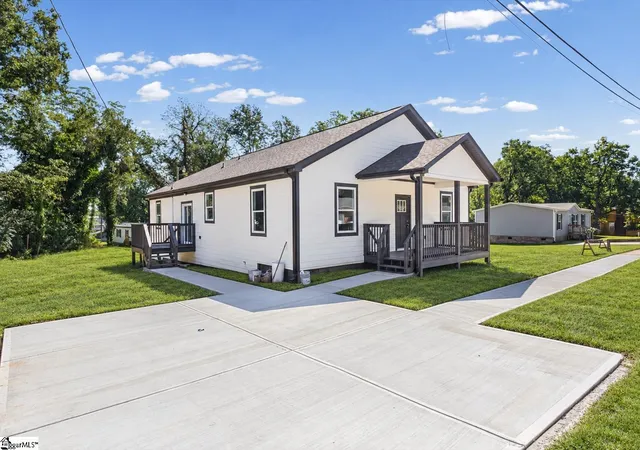 Photo 1 of Single family home for sale at 110 Lowe St, Union, SC 29379 | MLS# 1604380 | Listing updated on 2026-09-21