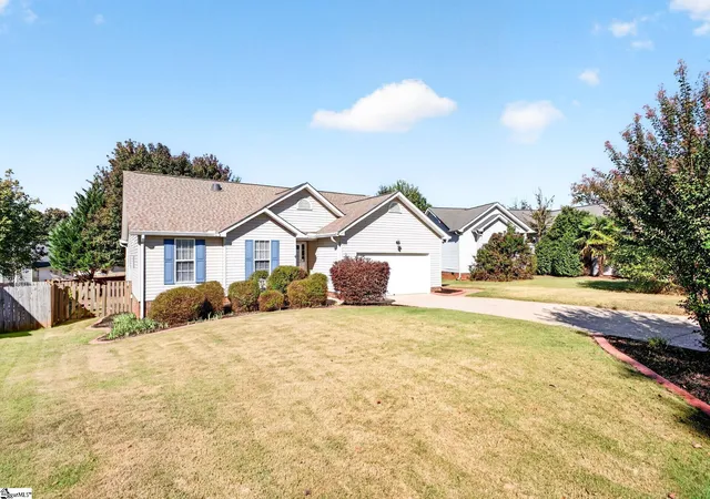 Photo 2 of Single family home for sale at 5 Leighton Ct, Simpsonville, SC 29680 | MLS# 1605404 | Listing updated on 2026-10-27