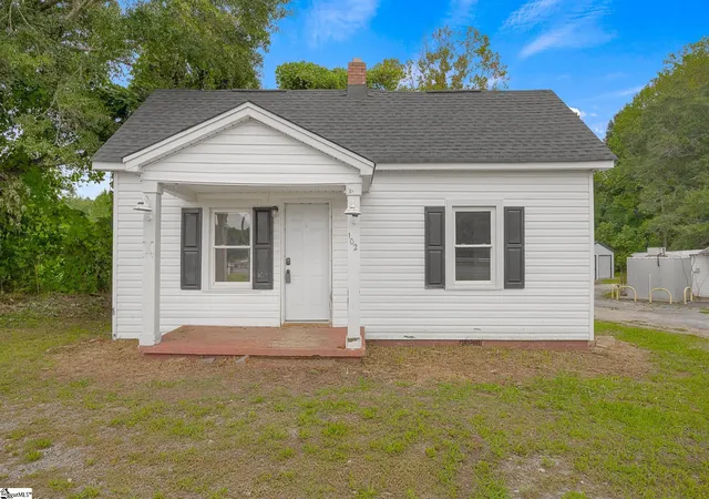 Photo 1 of Single family home for sale at 102 Sunset Dr, Pickens, SC 29671 | MLS# 1605120 | Listing updated on 2026-09-28