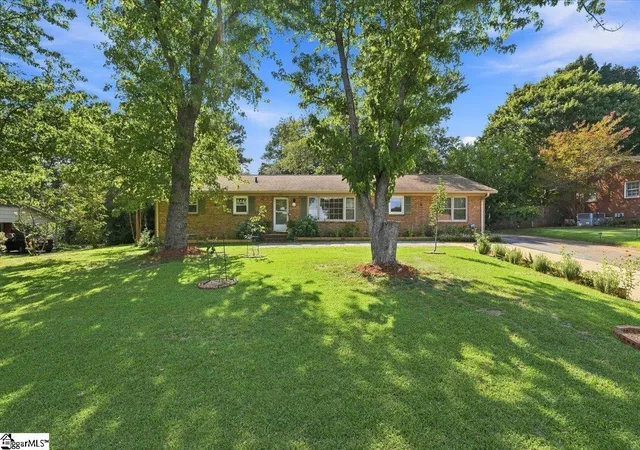 Photo 3 of Single family home for sale at 223 Ferndale Dr, Boiling Springs, SC 29316 | MLS# 1602943 | Listing updated on 2026-09-14