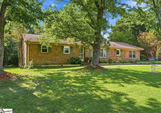 Photo 4 of Single family home for sale at 223 Ferndale Dr, Boiling Springs, SC 29316 | MLS# 1602943 | Listing updated on 2026-09-14