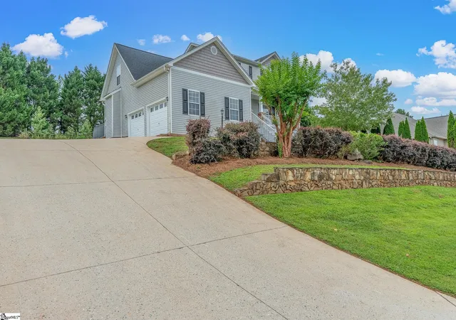 Photo 3 of Single family home for sale at 156 Faulkner Cir, Greer, SC 29651 | MLS# 1603942 | Listing updated on 2026-10-06