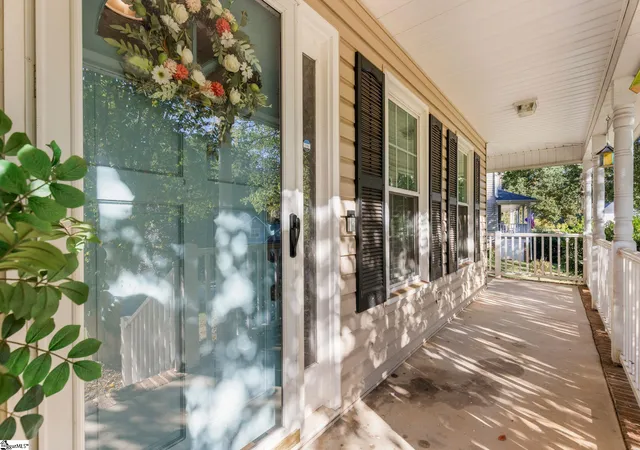 Photo 3 of Single family home for sale at 404 Foxhound Rd, Simpsonville, SC 29680 | MLS# 1606547 | Listing updated on 2026-10-27