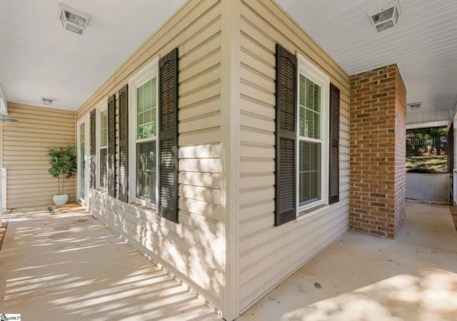 Photo 3 of Single family home for sale at 404 Foxhound Rd, Simpsonville, SC 29680 | MLS# 1606547 | Listing updated on 2026-10-27