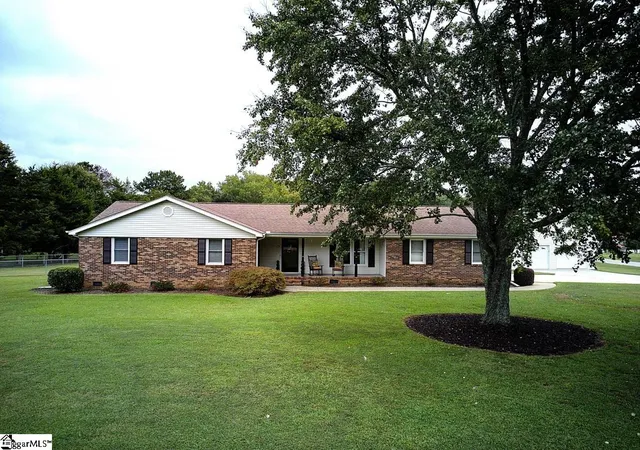Photo 2 of Single family home for sale at 13 Dacus Dr, Williamston, SC 29697 | MLS# 1605132 | Listing updated on 2026-10-14
