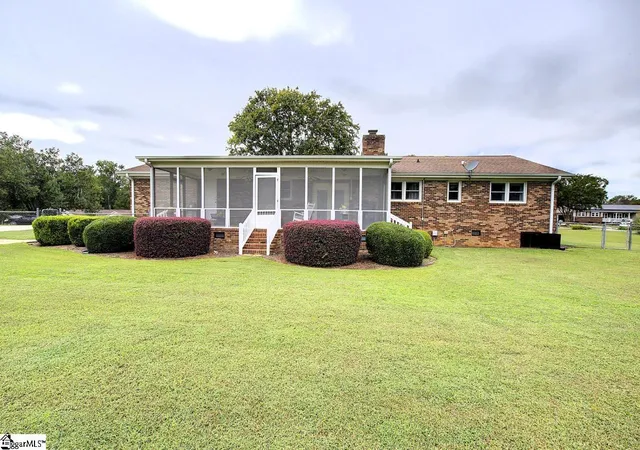 Photo 3 of Single family home for sale at 13 Dacus Dr, Williamston, SC 29697 | MLS# 1605132 | Listing updated on 2026-10-14
