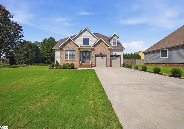 Photo 2 of Single family home for sale at 105 Carshalton Dr, Lyman, SC 29365 | MLS# 1605461 | Listing updated on 2026-10-01