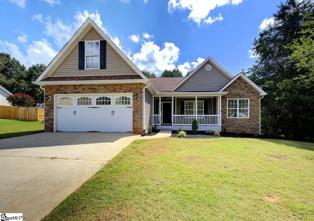 Photo 1 of Single family home for sale at 4 Judges Ln, Greer, SC 29651 | MLS# 1603599 | Listing updated on 2026-09-11