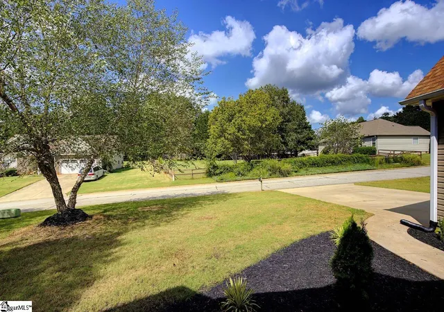Photo 3 of Single family home for sale at 4 Judges Ln, Greer, SC 29651 | MLS# 1603599 | Listing updated on 2026-09-11