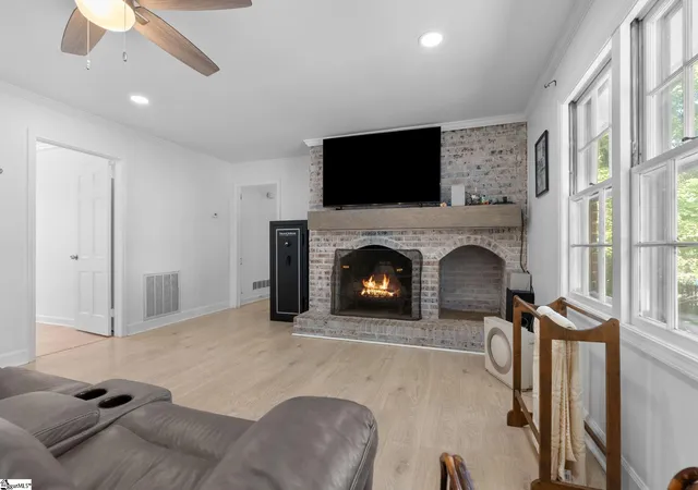 Photo 4 of Sale Pending at 280 Henderson Rd, Greenville, SC 29607 | MLS# 1605391 | Listing updated on 2026-10-01